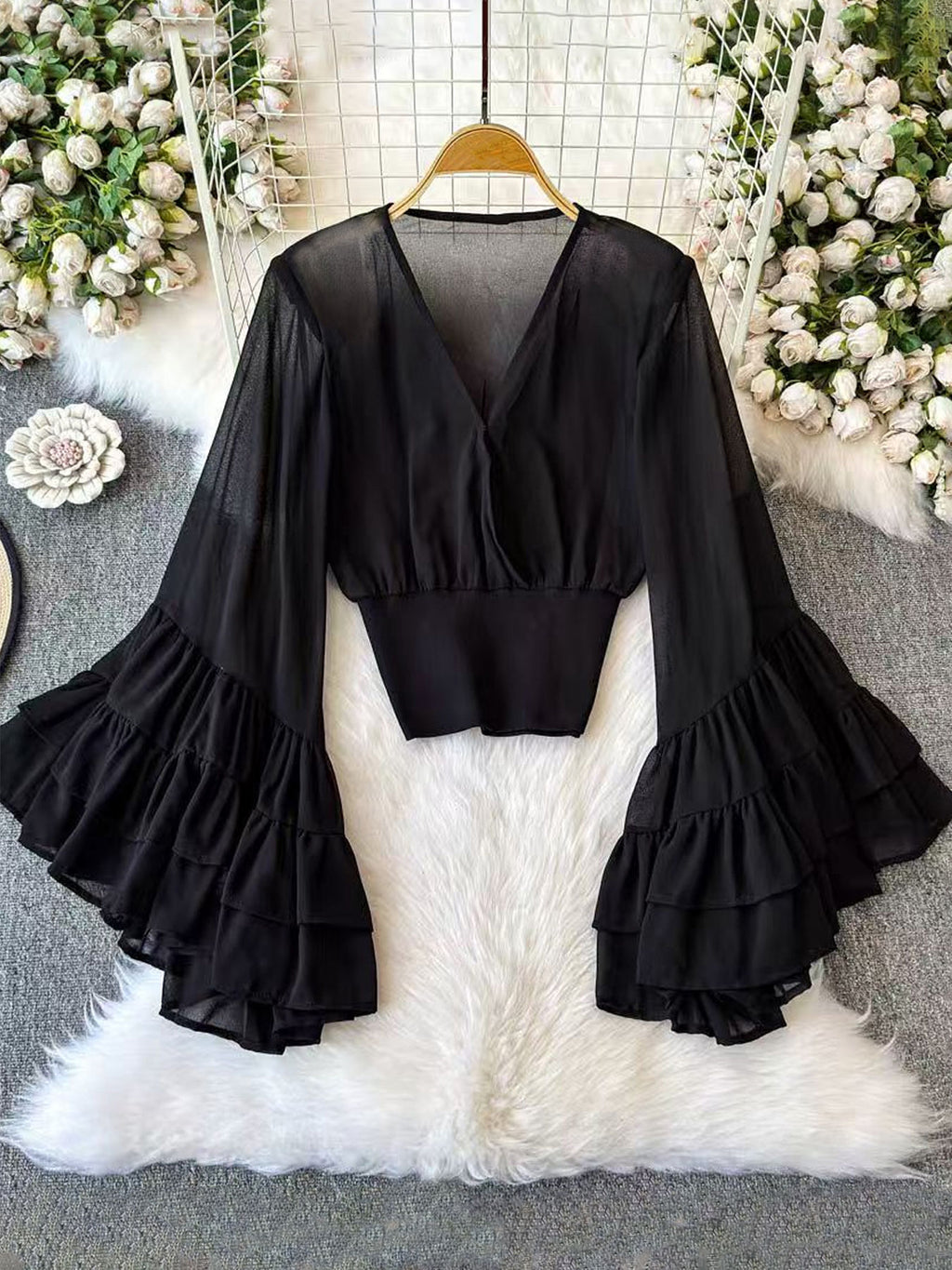 Ultra-girly Deep V-neck Figure-flattering Flared Sleeves